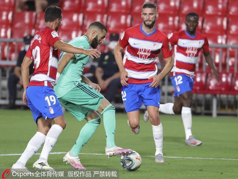 格拉纳达豪取四连胜，领跑积分榜的简单介绍