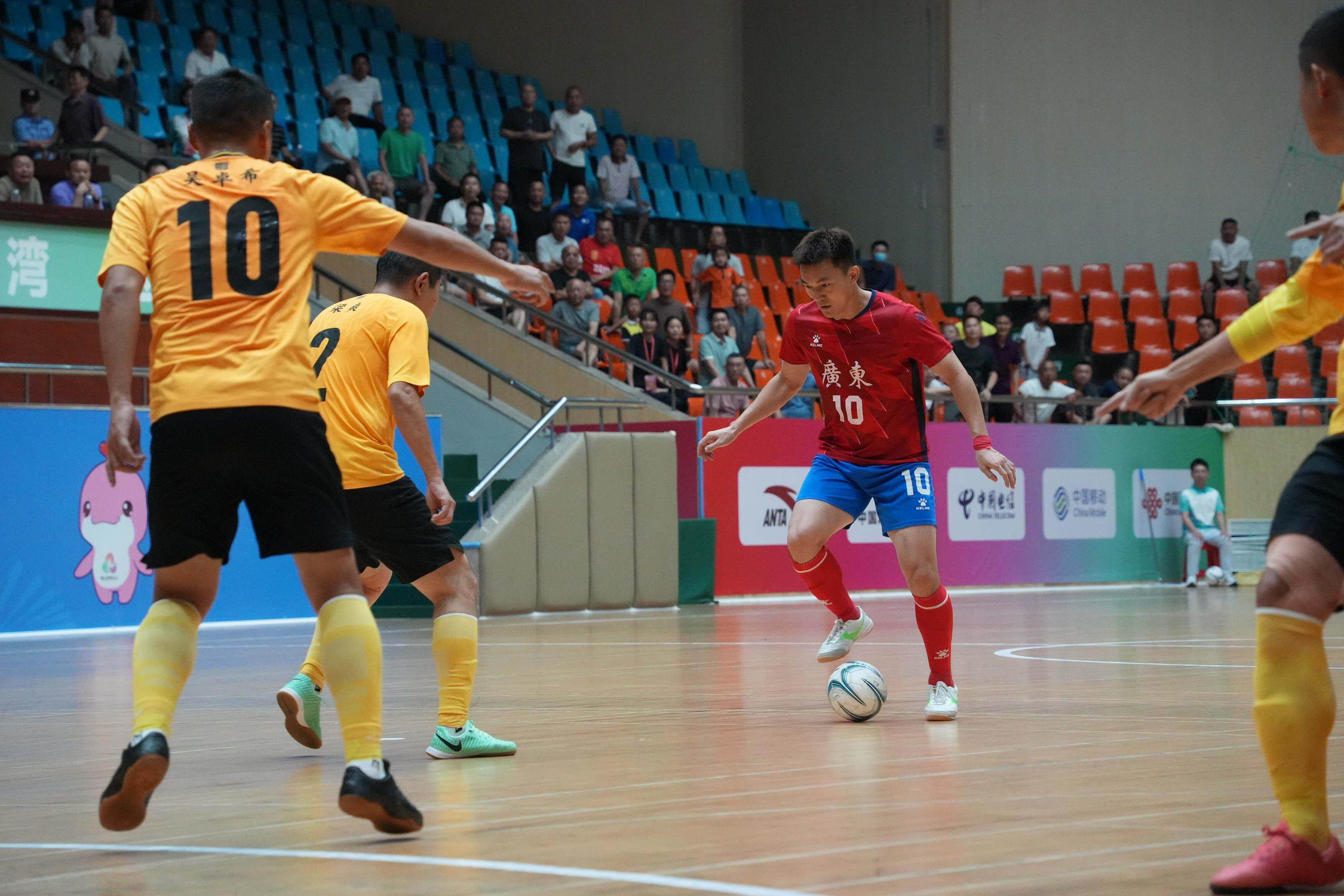 球员在比赛中展现高超技艺，带领球队获胜