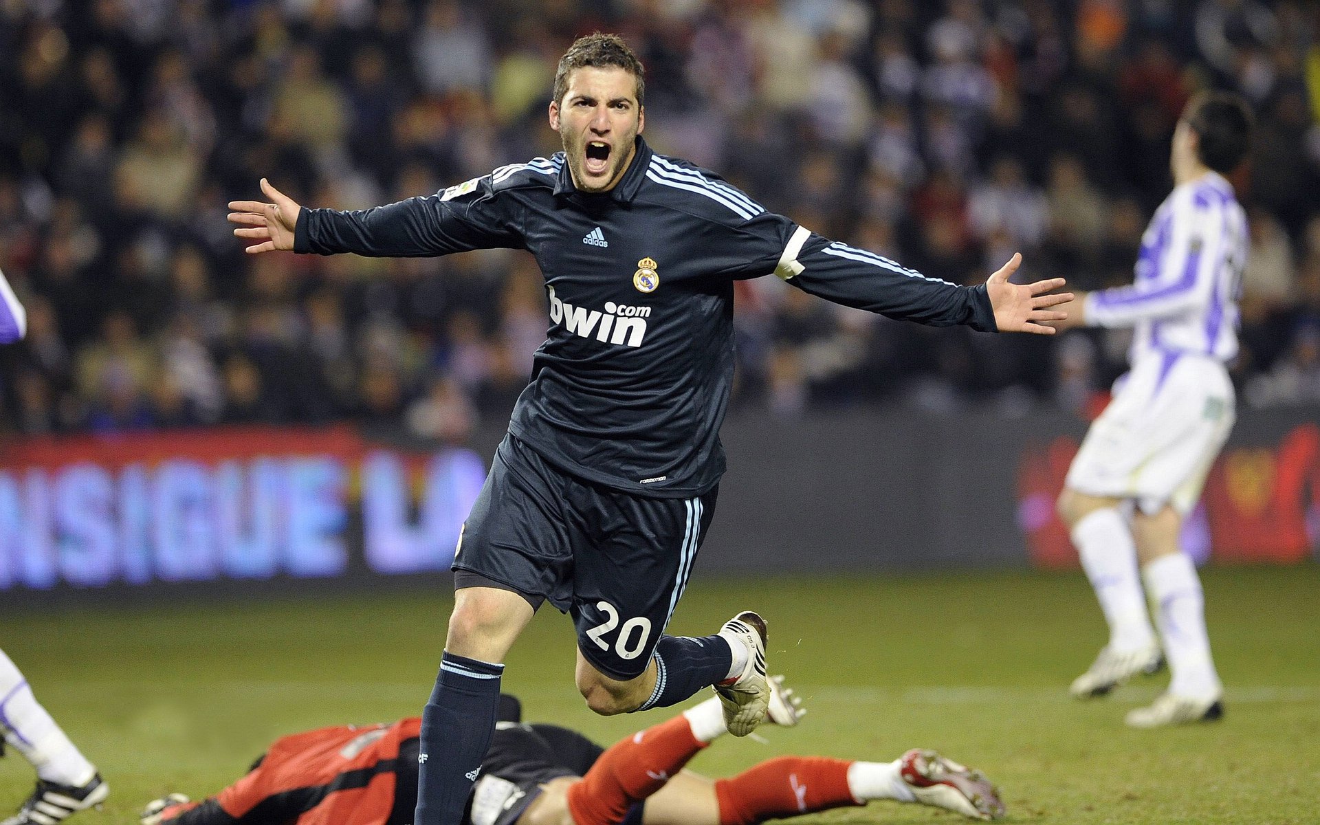 跨界传奇,当浙江队踏平勇士,莫兰特在欧冠淘汰赛接管比赛