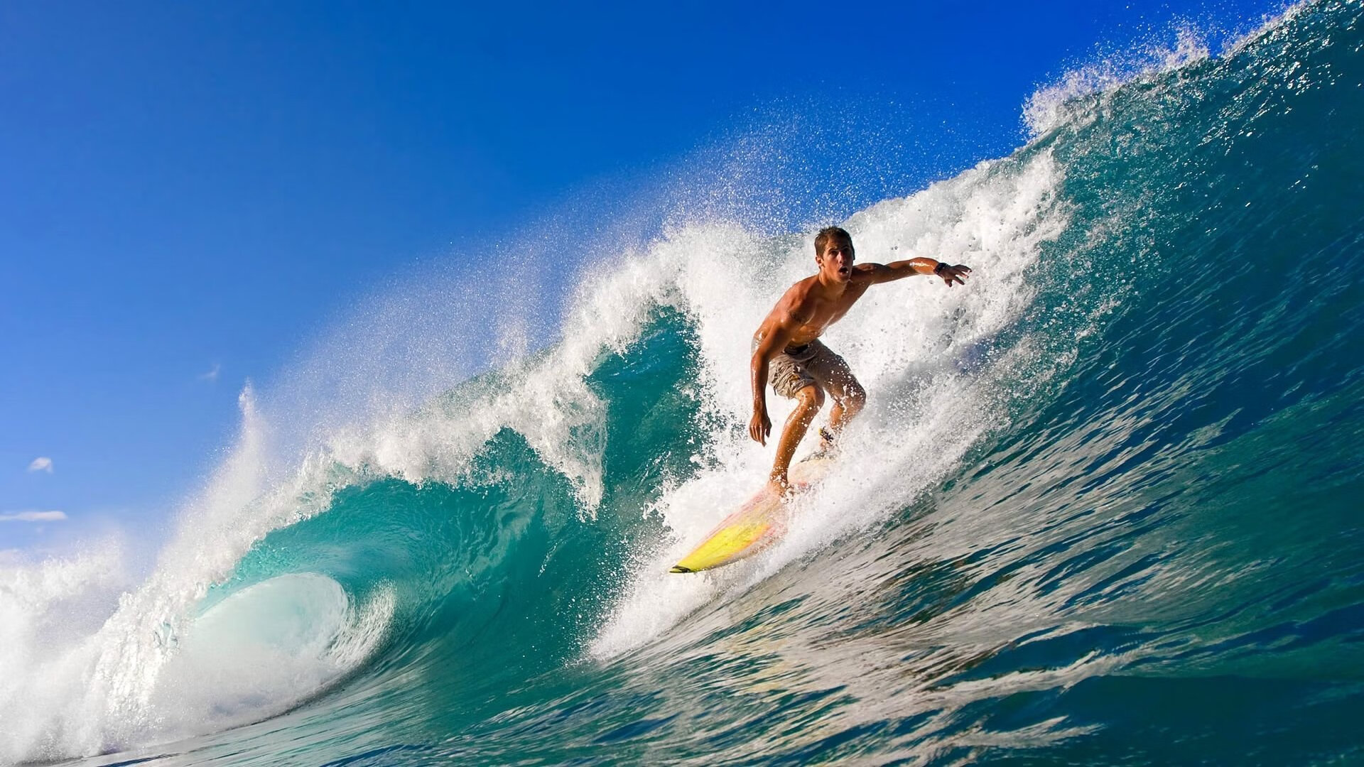 东决关键战之夜，姆巴佩完成里程碑，当篮球的激情遇见足球的传奇