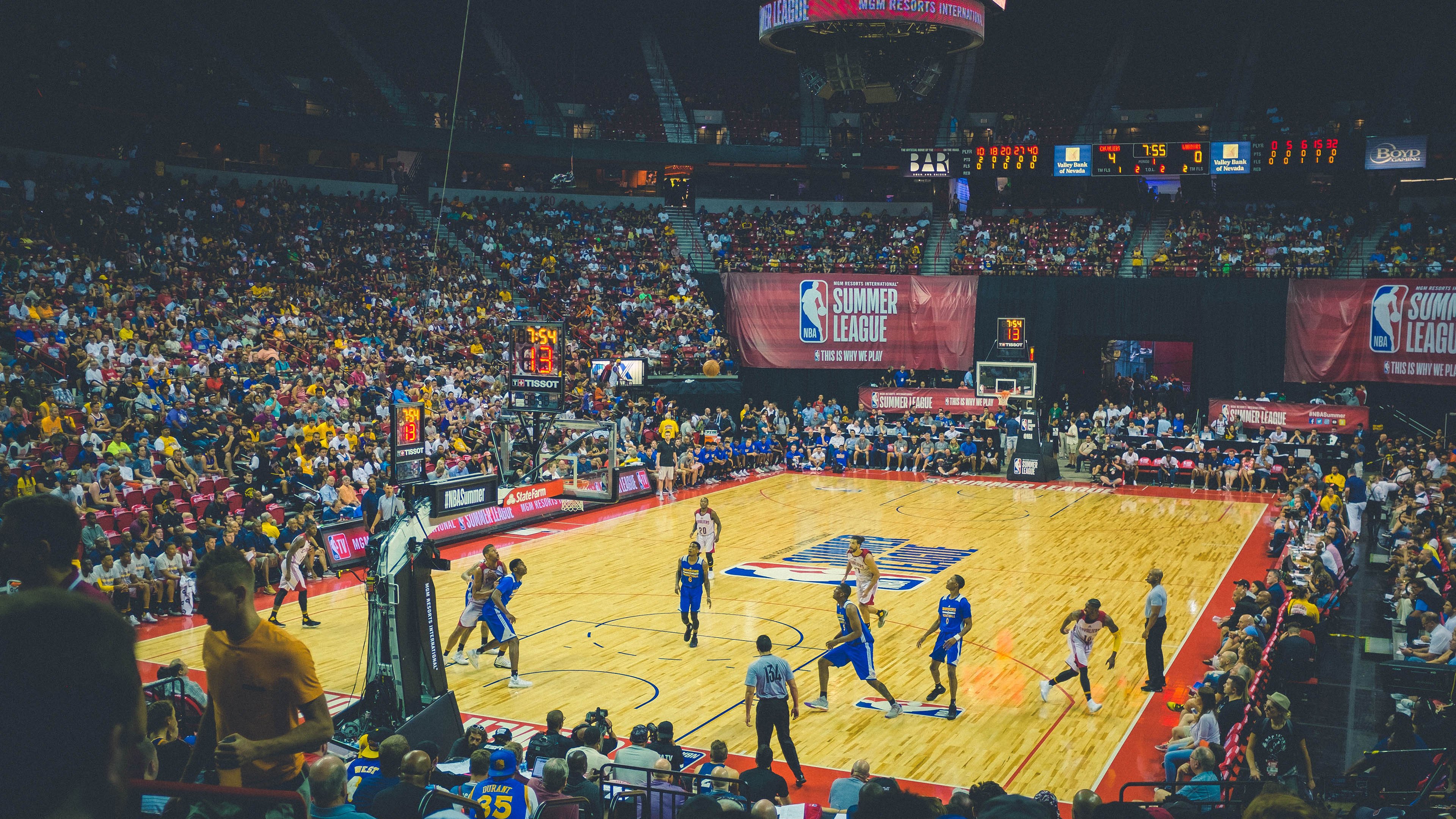 赛道之外，布克如何以F1精神带动团队冲刺年度争冠之夜